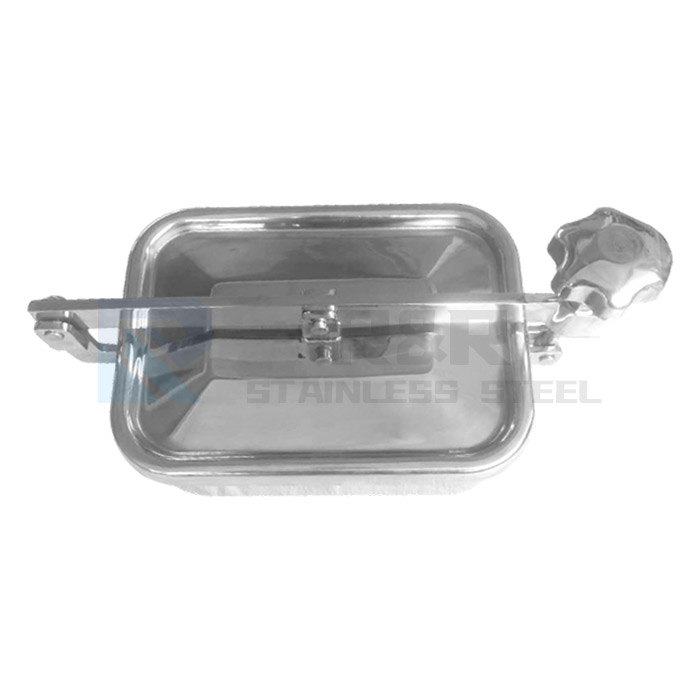 Single square manhole