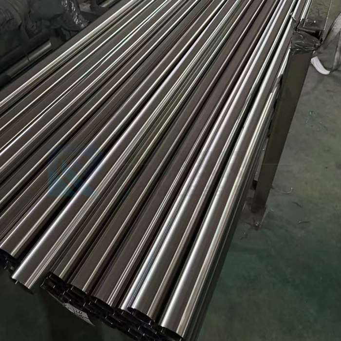 Stainless steel pipe
