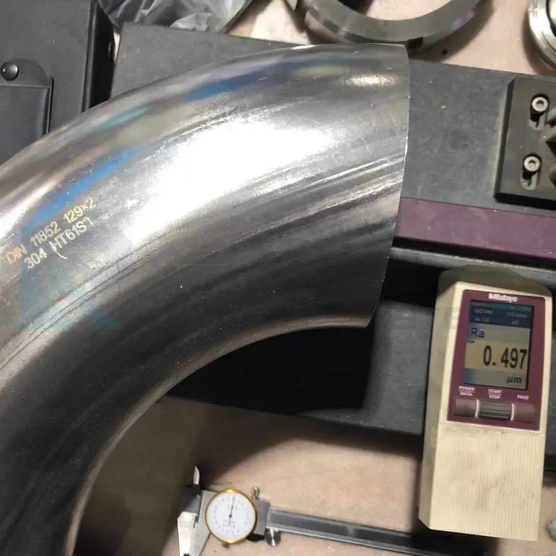 Sanitary-grade magnetic polishing welded short type elbow pipe